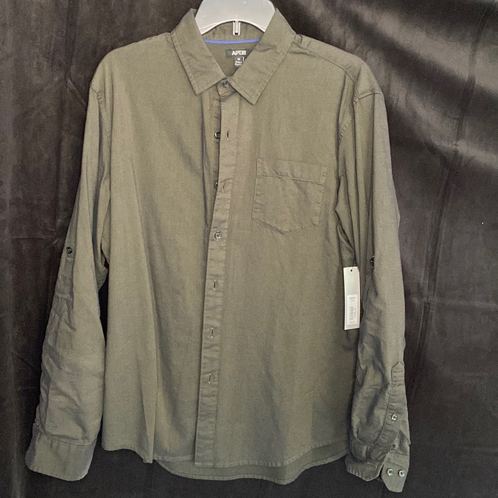 NWT Men’s Apt.9 Button-down